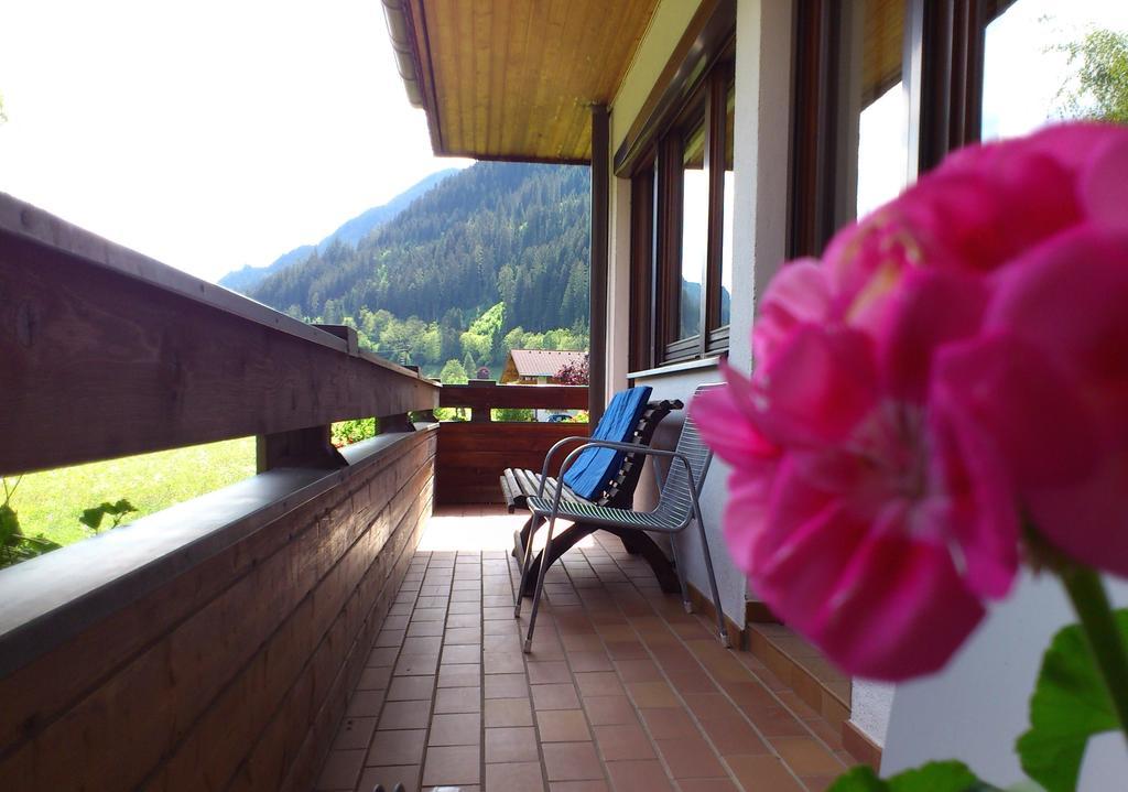 Ferienwohnungen Bailom Elbigenalp Ruang foto