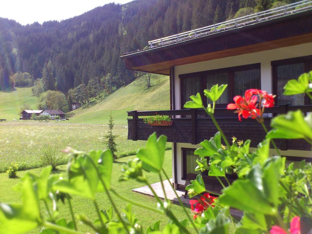 Ferienwohnungen Bailom Elbigenalp Ruang foto